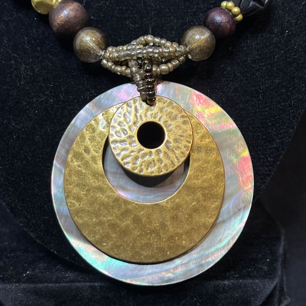 Cold Water Creek Gold Tone Abalone Shell Pendant Necklace (4119) - Picture 3 of 6